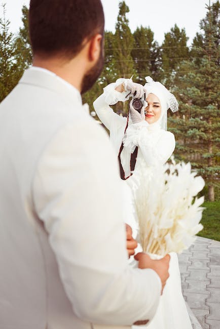 1.⁢ Incorporating ⁤Time-Honored⁣ Traditions⁤ into Your ⁤Micro⁣ Wedding